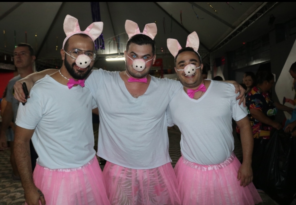 Fantasias dão mais colorido e diversão ao Carnaval do Yara Clube 