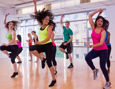 Zumba: alegria e exercícios físicos em forma de dança que queima gordura