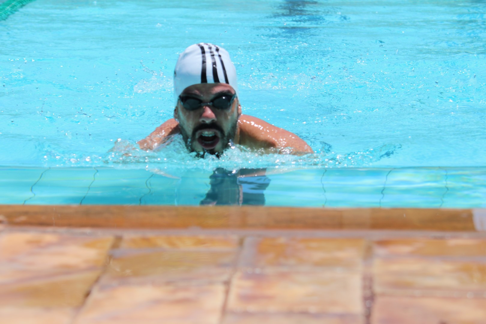 Nadador Daniel Dias treina na piscina do Yara Clube