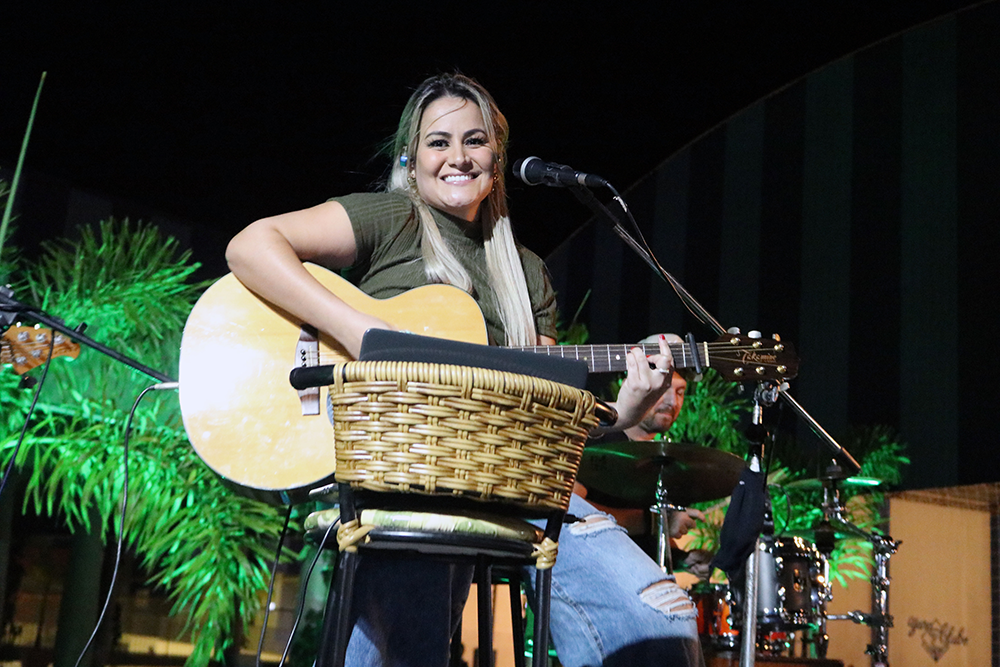 Sexta Show no Yara Clube com Bruna Gonçalves reúne público de todas as idades